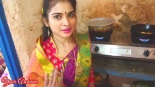 Bhabhi Khana Paka Raha tha Ushe Andhera me leke Chud Diya